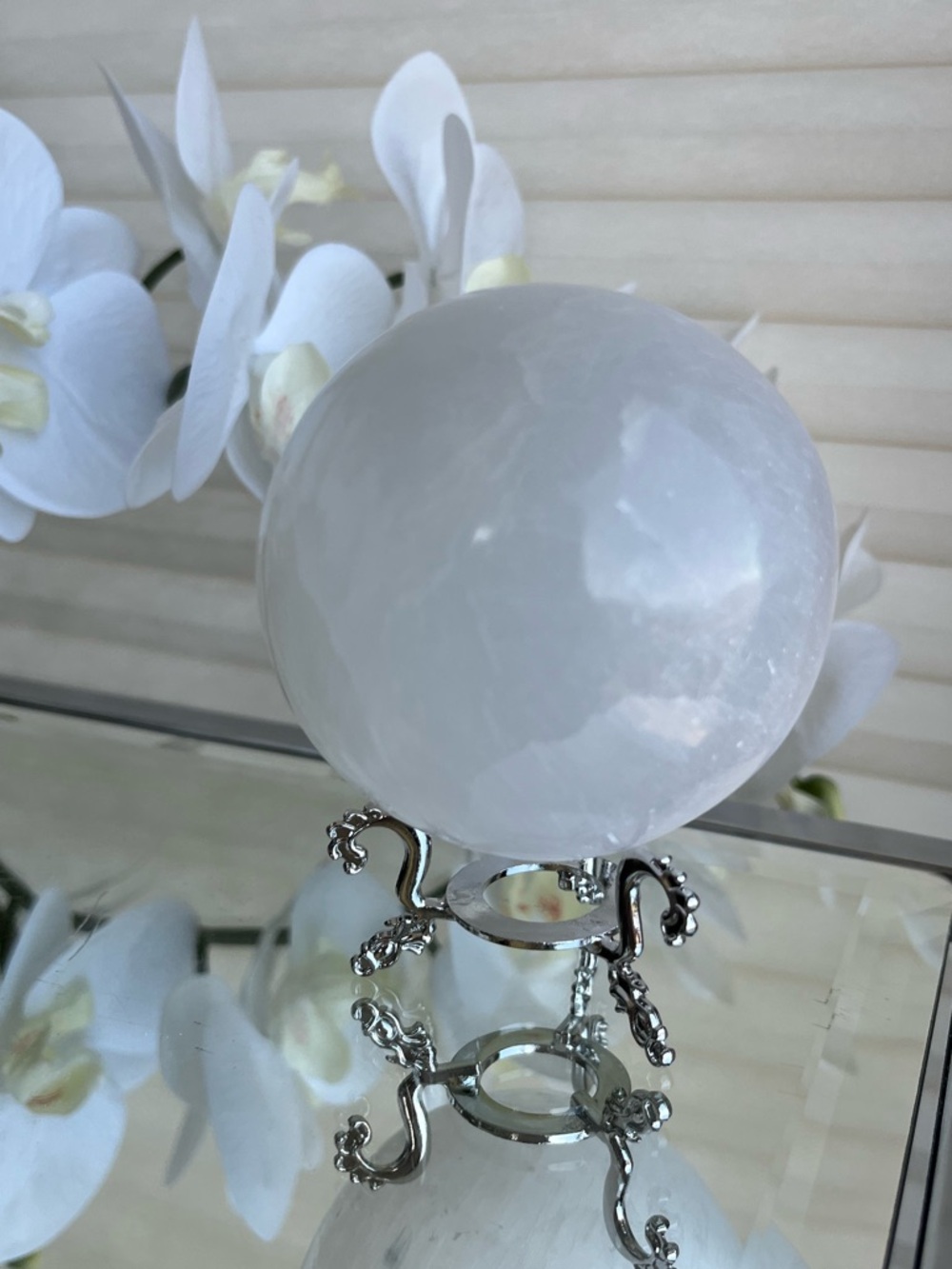 Selenite Sphere + Stand - Picture 4 of 7